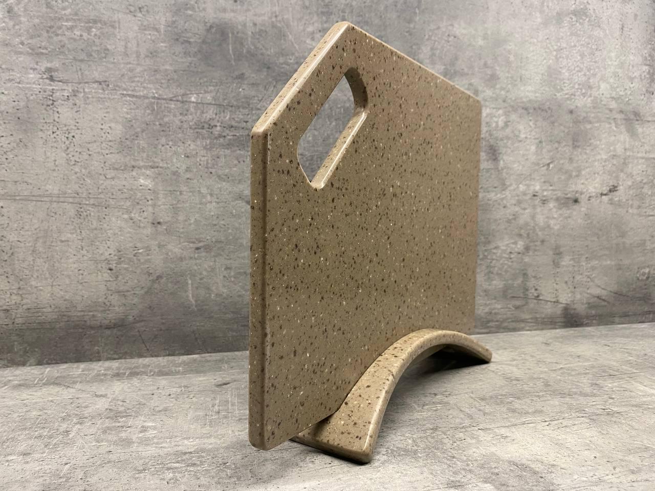 Дошка кухонна Ginger Bread на підставці зі штучного акрилового каменю 350x250 мм (208) - фото 3 Дошка кухонна Ginger Bread на підставці зі штучного акрилового каменю 350x250 мм (208) - фото 3