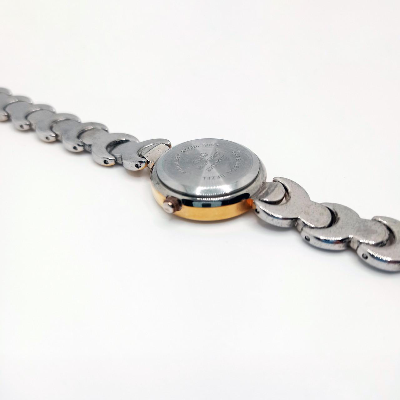 Наручний годинник Q&Q жіночий кварцовий металевий ремінець (G635-800) - фото 4