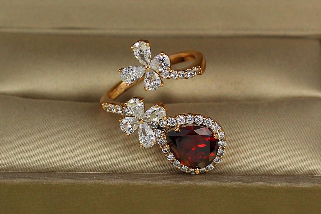 Кольцо Xuping Jewelry Марсель с красным камнем раздвижное р. 18 Золотистый