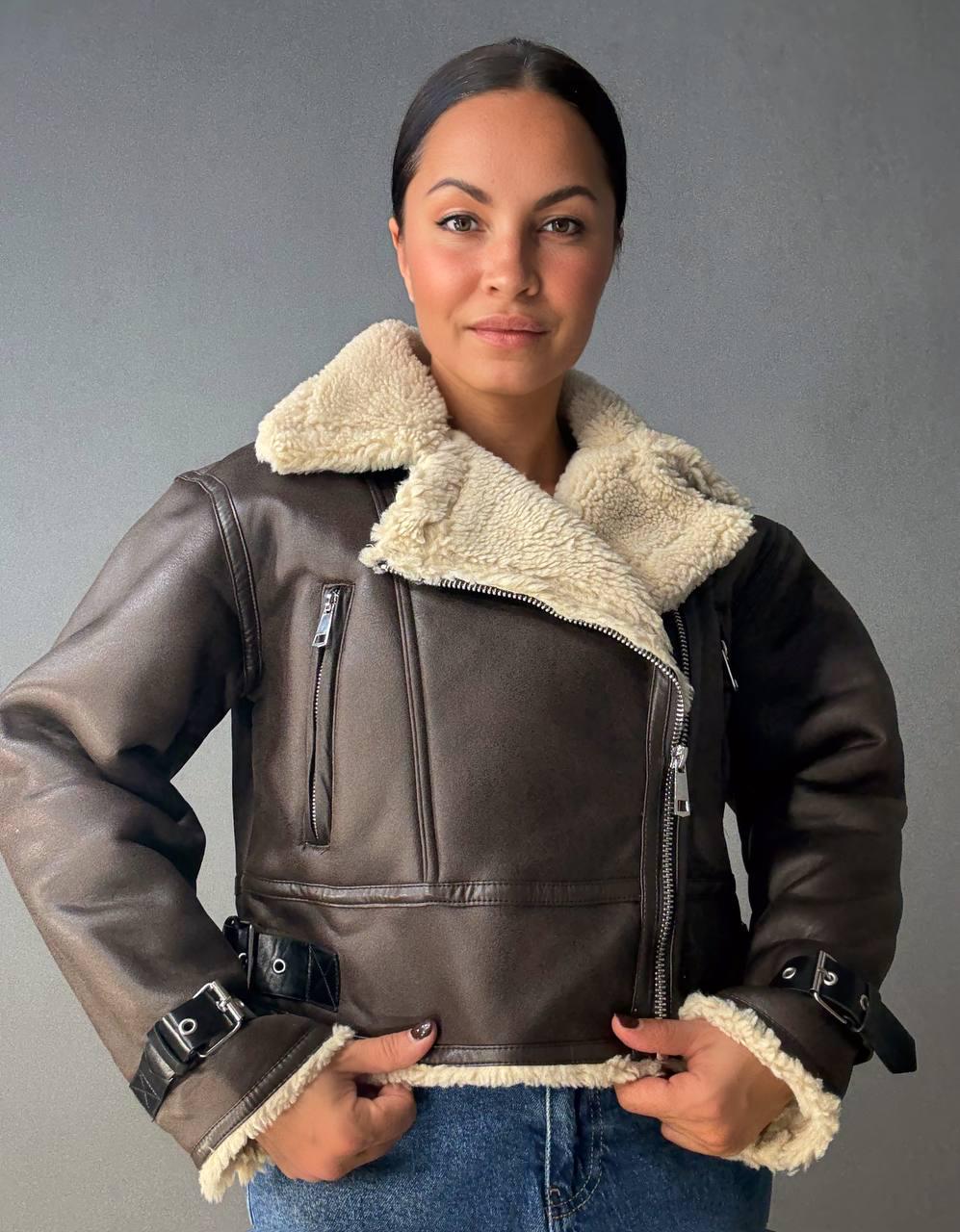 Дублянка женская Aftf Basic 2418 короткая косуха с бежевым мехом L Коричневый (4925) - фото 5 Дублянка женская Aftf Basic 2418 короткая косуха с бежевым мехом L Коричневый (4925) - фото 5