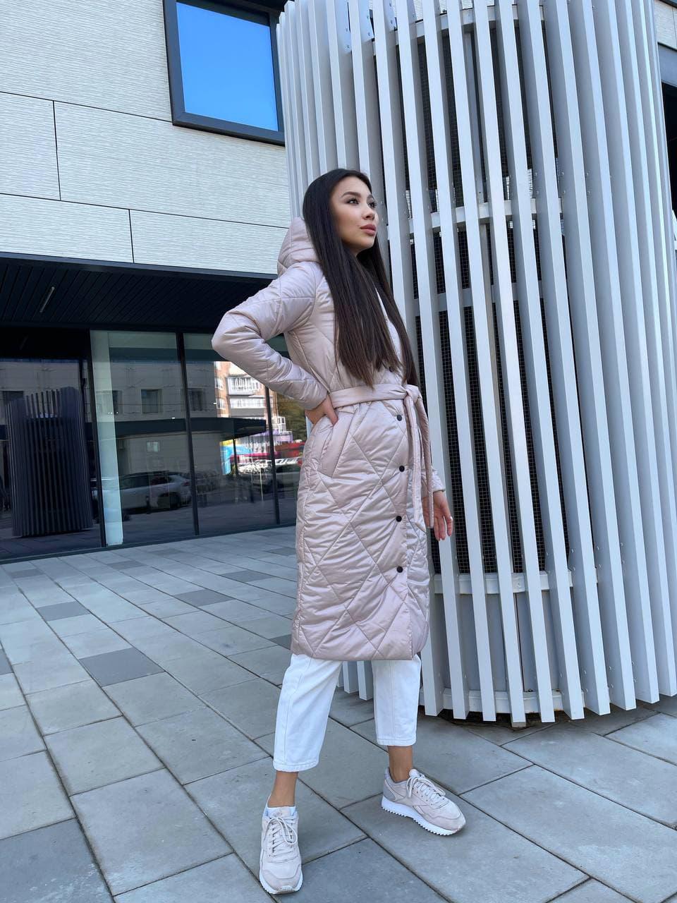 Куртка-пальто жіноча стьобана K&ML 19 з капюшоном M р. 44 Пудровий (9287129) - фото 4 Куртка-пальто жіноча стьобана K&ML 19 з капюшоном M р. 44 Пудровий (9287129) - фото 4