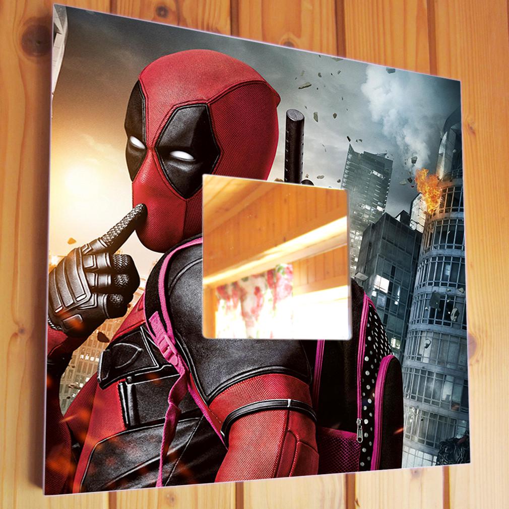 Зеркало настенное Deadpool DC 260х260 мм (M03470)