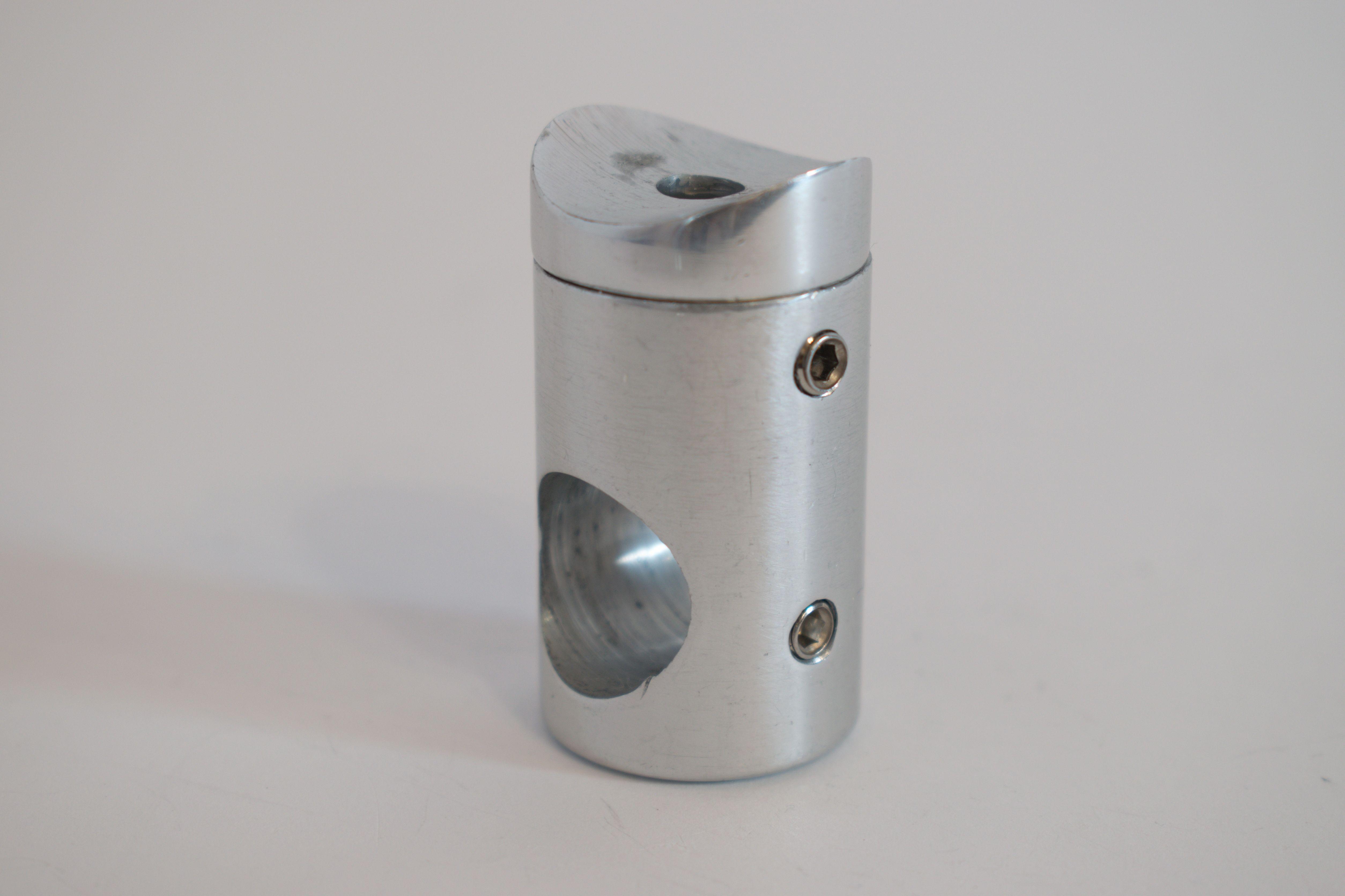 Тримач леєра розбірний до алюмінієвих поручнів тип коло Срібний (10613с)