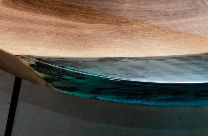 Стол журнальный Сидней дизайнерский река круглый из прозрачной эпоксидная смолы и массива ореха 800х480 мм - фото 9 Стол журнальный Сидней дизайнерский река круглый из прозрачной эпоксидная смолы и массива ореха 800х480 мм - фото 9