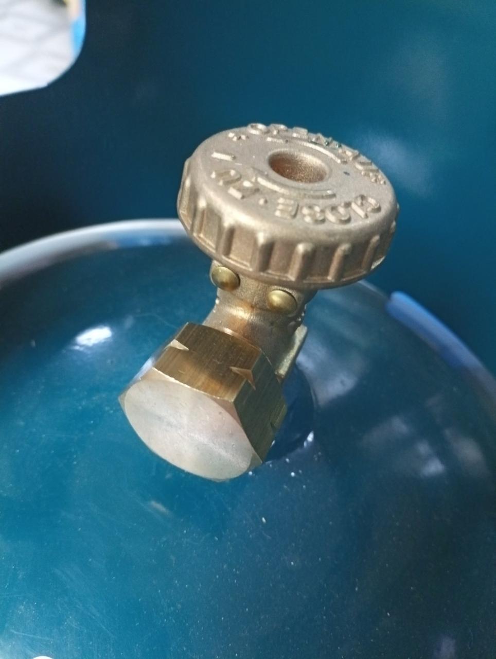 Заглушка латунна Bradas на газовий балон 21,8 (1/2") - фото 2