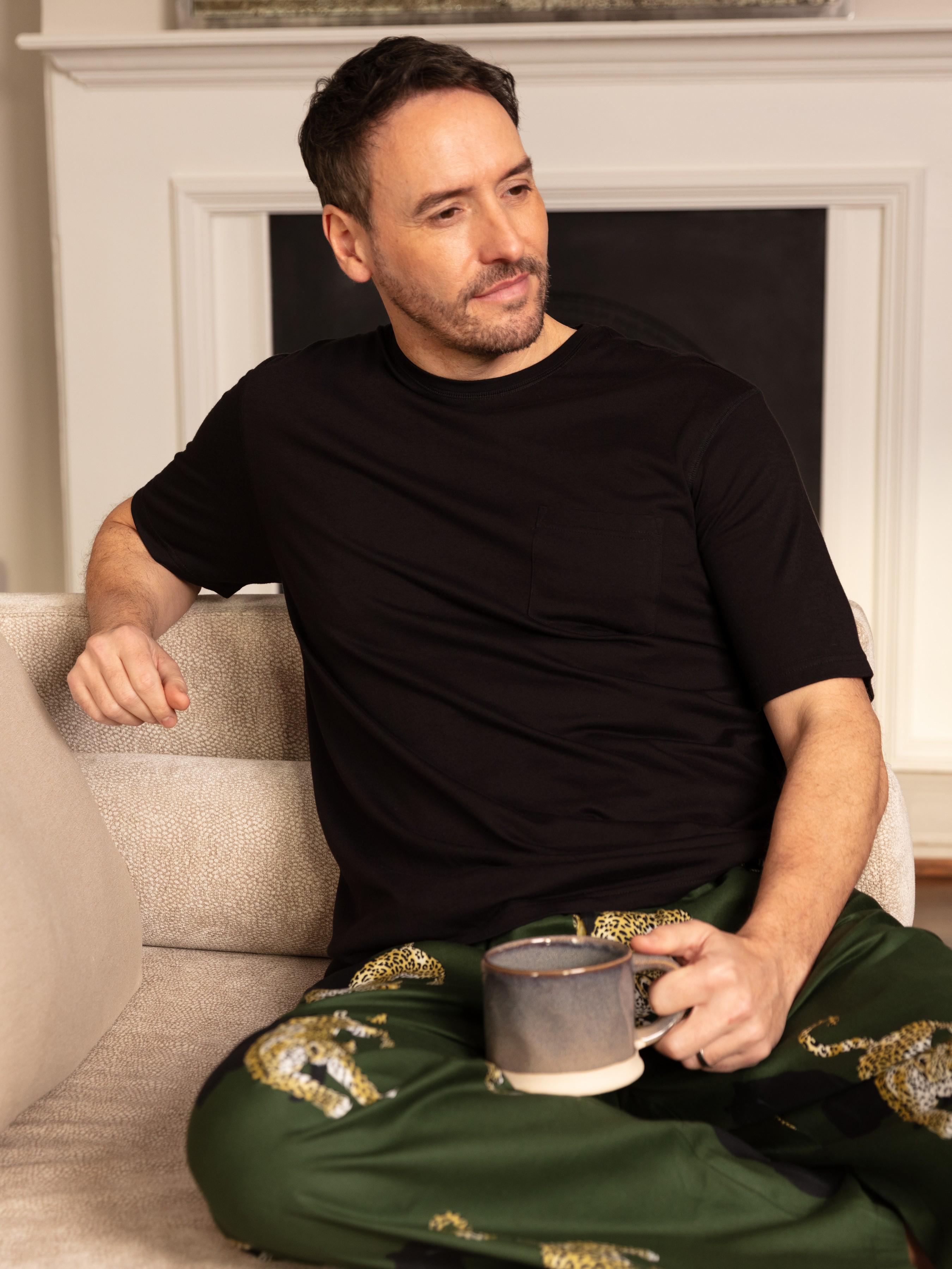 Пижама мужская CYBERJAMMIES с леопардовым принтом 3124-3122 S Оливково-черный (5051877617810) - фото 5 Пижама мужская CYBERJAMMIES с леопардовым принтом 3124-3122 S Оливково-черный (5051877617810) - фото 5