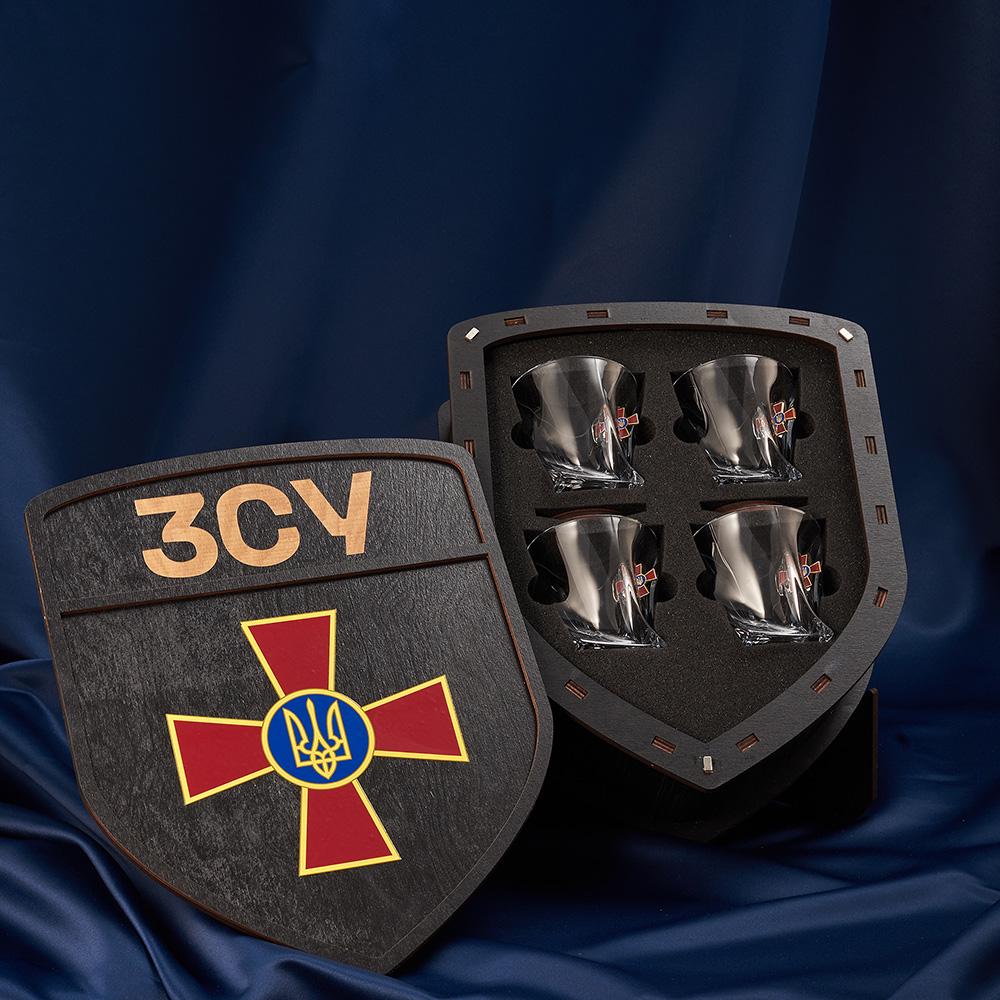 Подарочный набор рюмок с шевроном ВСУ большой (28420963) - фото 2 Подарочный набор рюмок с шевроном ВСУ большой (28420963) - фото 2