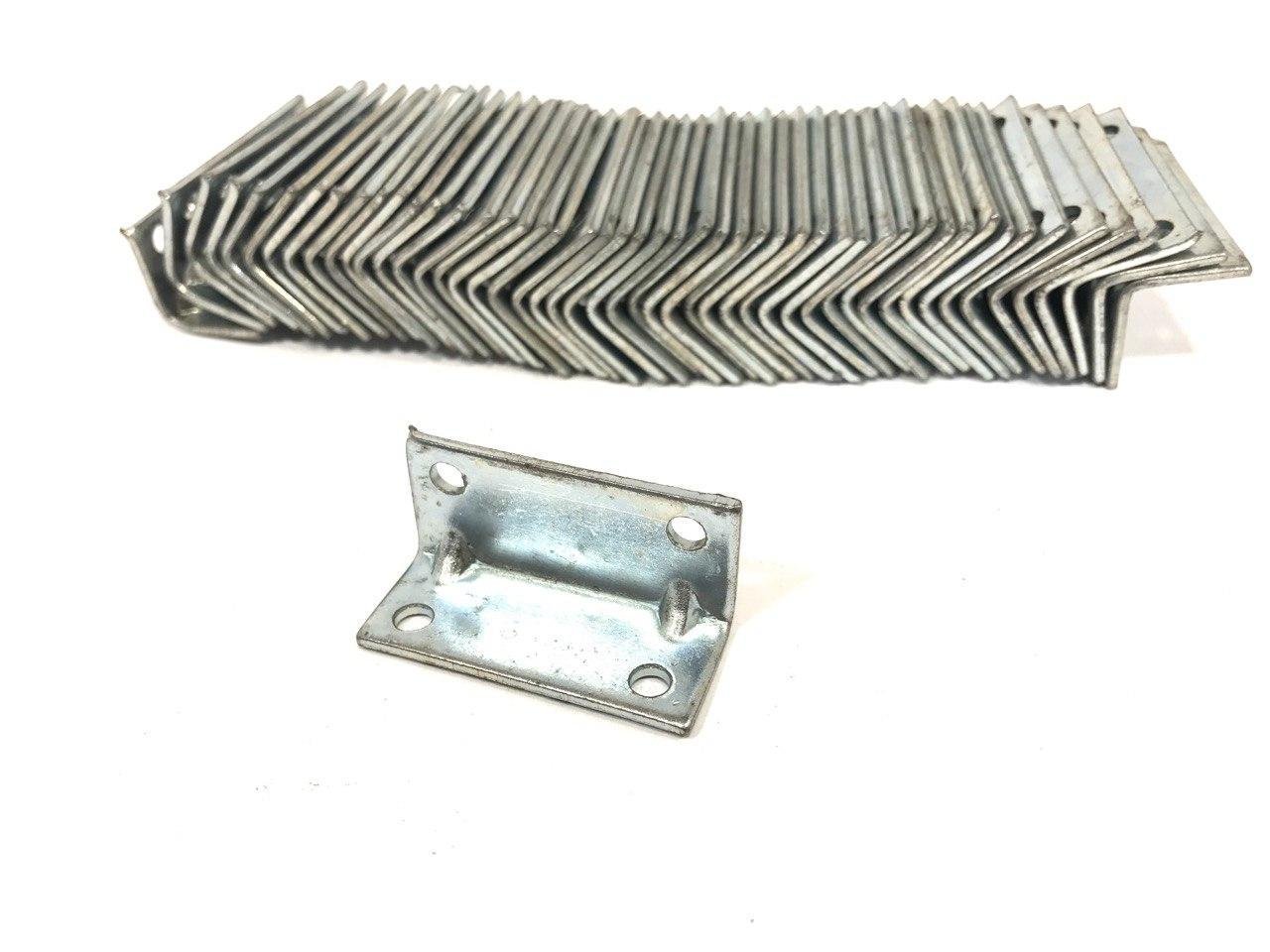 Уголок гальваника 20х20х40 1,4мм 10 шт. Белый цинк (5640-0) Уголок гальваника 20х20х40 1,4мм 10 шт. Белый цинк (5640-0)