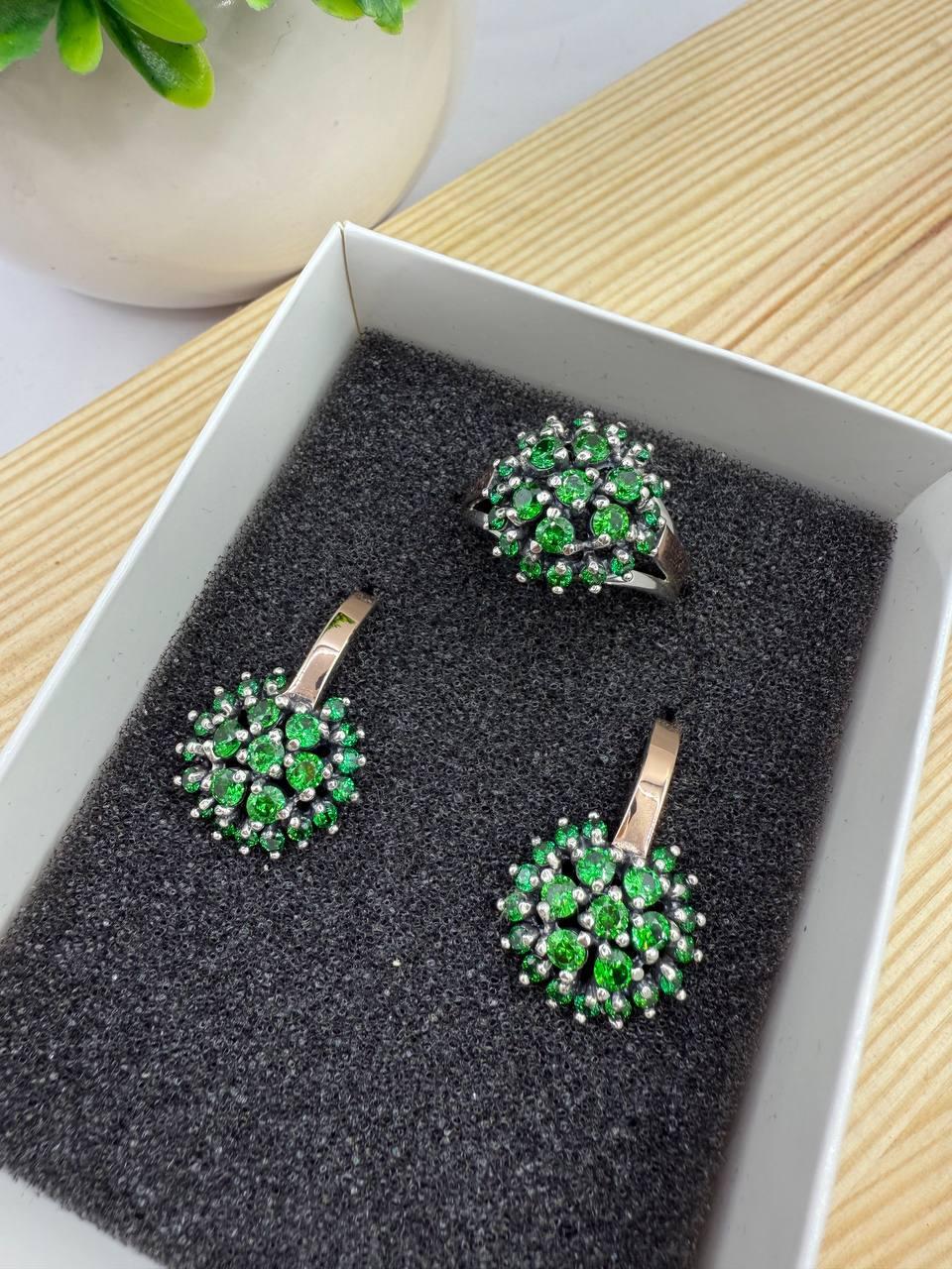 Набор украшений Нинель серебро 925 проба с пластинами золота кольцо и серьги с зелеными камнями (2554492952)