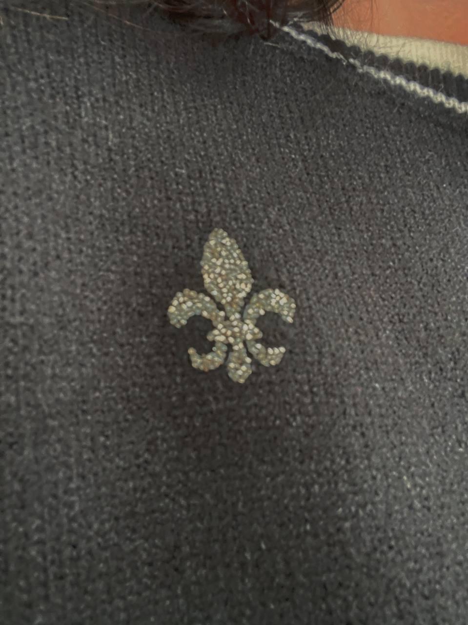 Свитер женский A-N 6101 широкий украшение вензель впереди с камнями OS Черный (2918) - фото 6 Свитер женский A-N 6101 широкий украшение вензель впереди с камнями OS Черный (2918) - фото 6