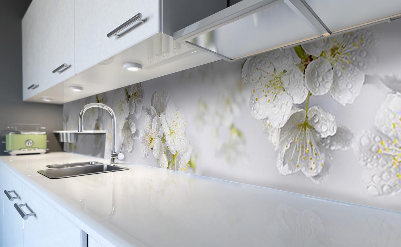 Кухонный фартук Белые цветы вишни роса капли из самоклеющейся виниловой пленки 60х250 см Белый