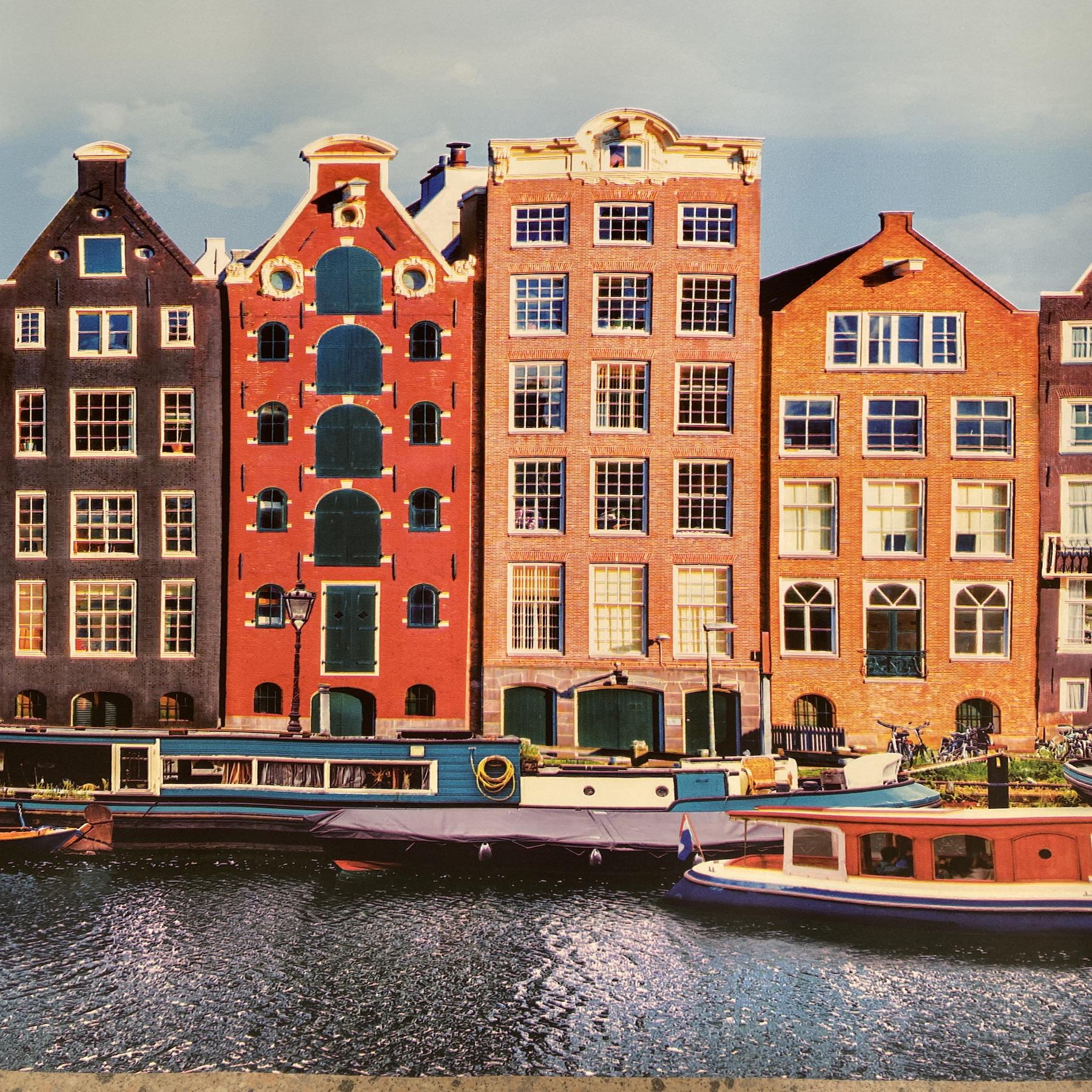 Обои виниловые на флизелиновой основе Ugepa Horizons L61910 Город Красный