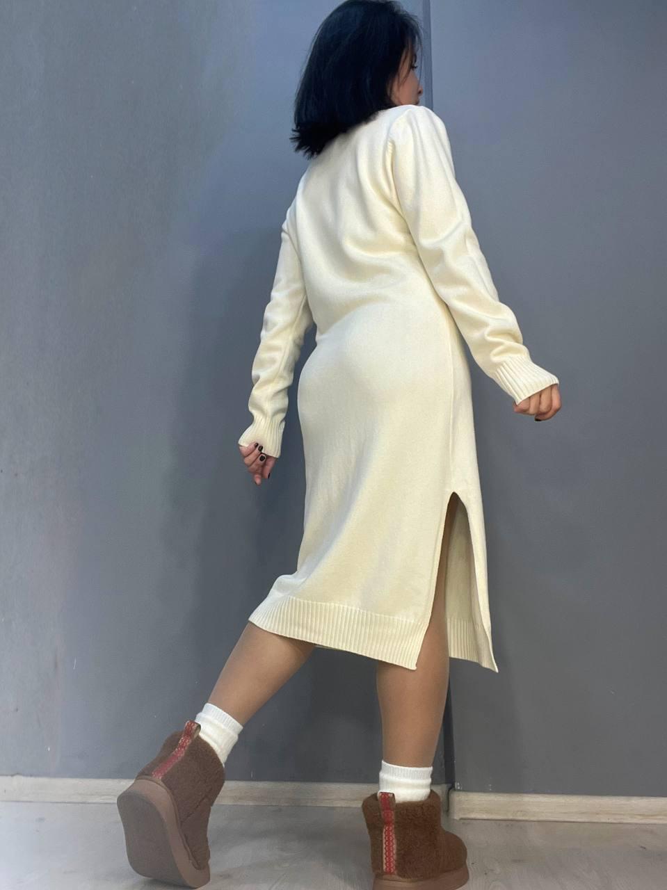 Платье женское ACCORDDREAM 2858 свитер длинное оверсайз воротник стойка разрез OS Молочный (3212) - фото 5 Платье женское ACCORDDREAM 2858 свитер длинное оверсайз воротник стойка разрез OS Молочный (3212) - фото 5