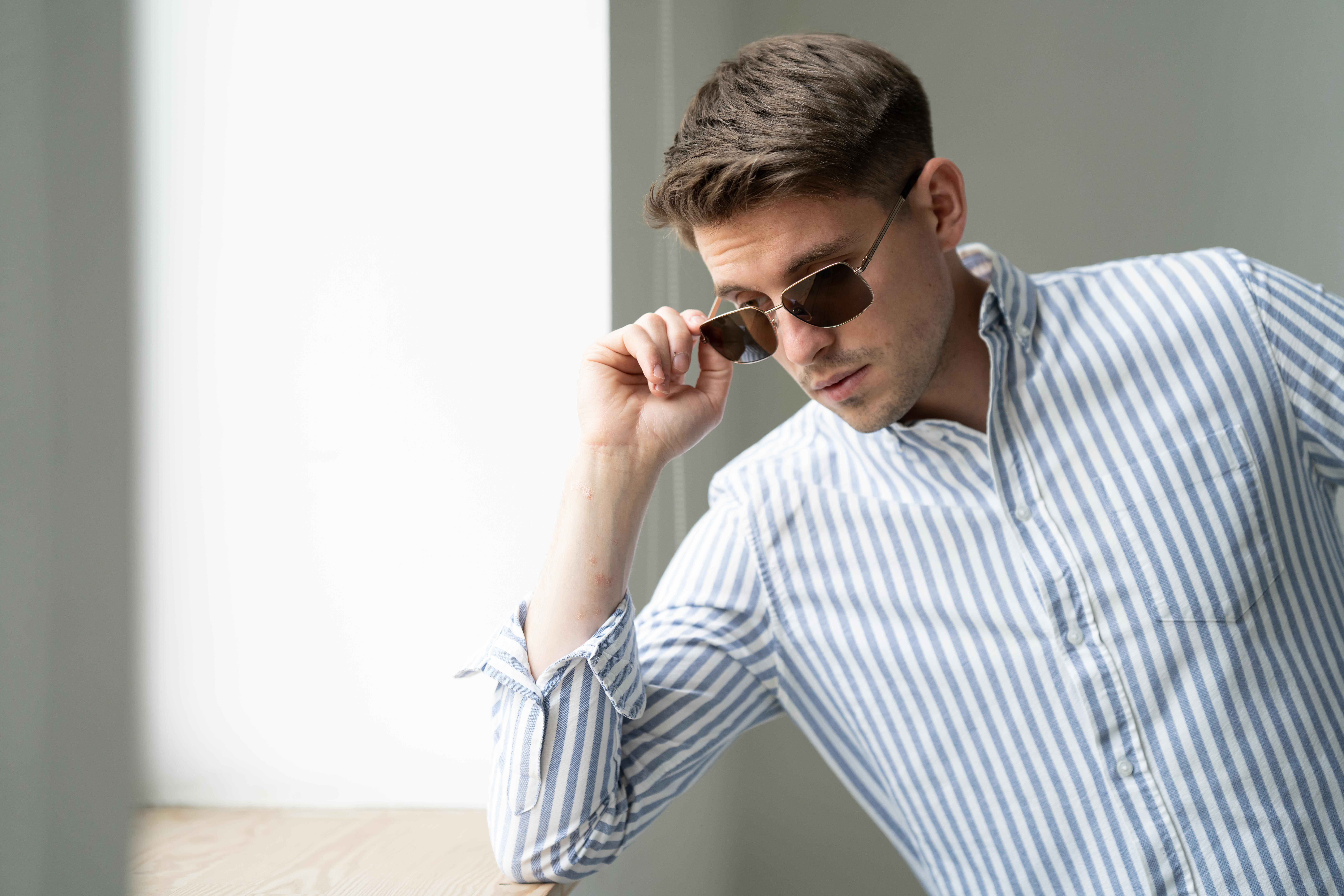 Сонцезахисні окуляри чоловічі MEGAPOLIS 702 Gold (11650014) - фото 3 Сонцезахисні окуляри чоловічі MEGAPOLIS 702 Gold (11650014) - фото 3