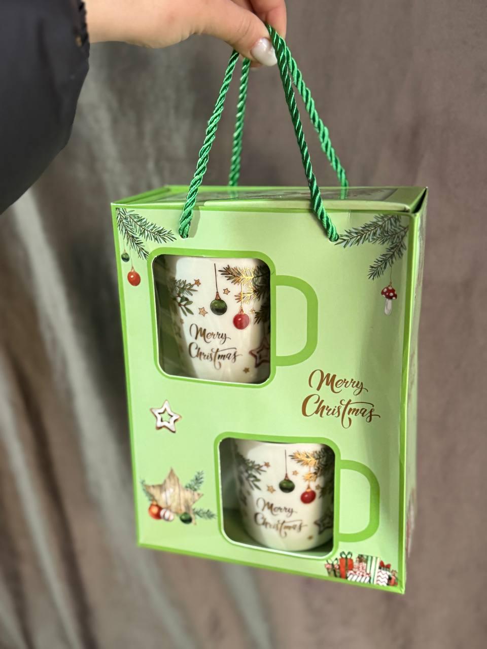 Набір чашок новорічних HOME SD4G керамічні з ложками в подарунковій коробці 2 шт. 200 мл (SD4G) - фото 3 Набір чашок новорічних HOME SD4G керамічні з ложками в подарунковій коробці 2 шт. 200 мл (SD4G) - фото 3