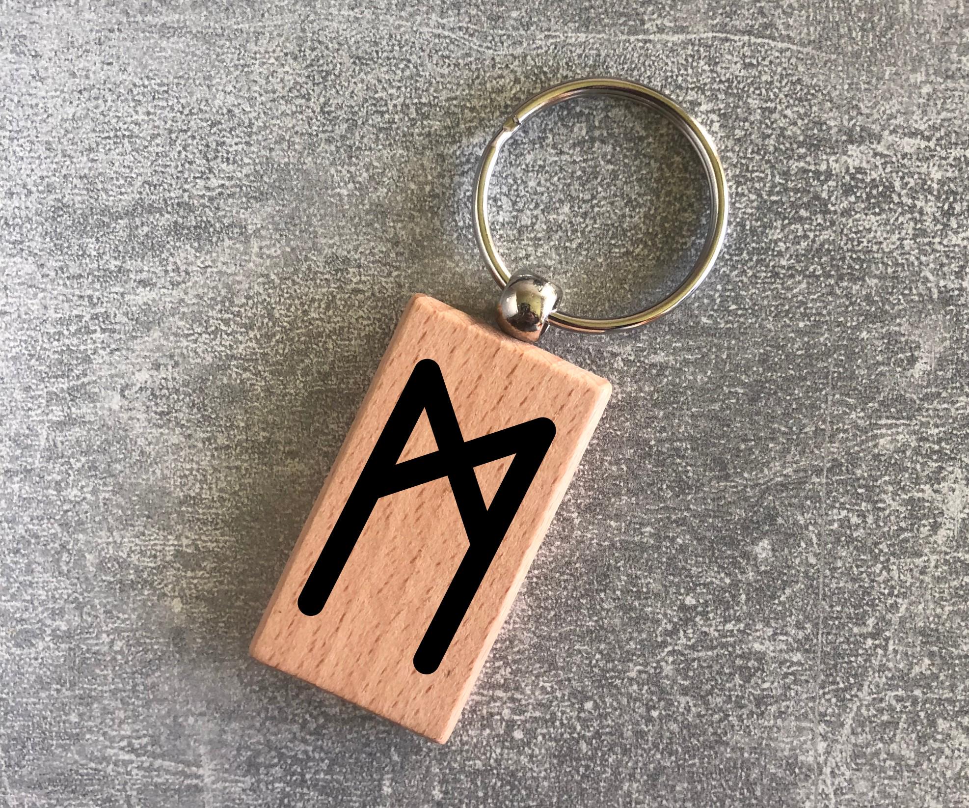 Брелок деревянный с руной Старшого футарк "Манназ" (15010108020)