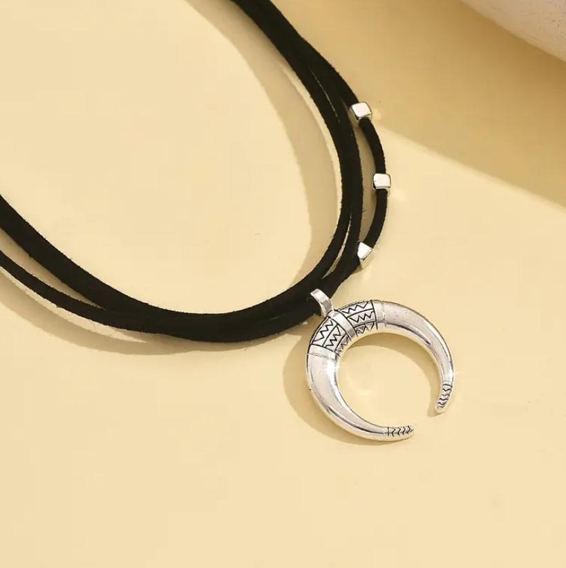 Чокер із підвіскою у формі півмісяця (28349453) - фото 2 Чокер із підвіскою у формі півмісяця (28349453) - фото 2