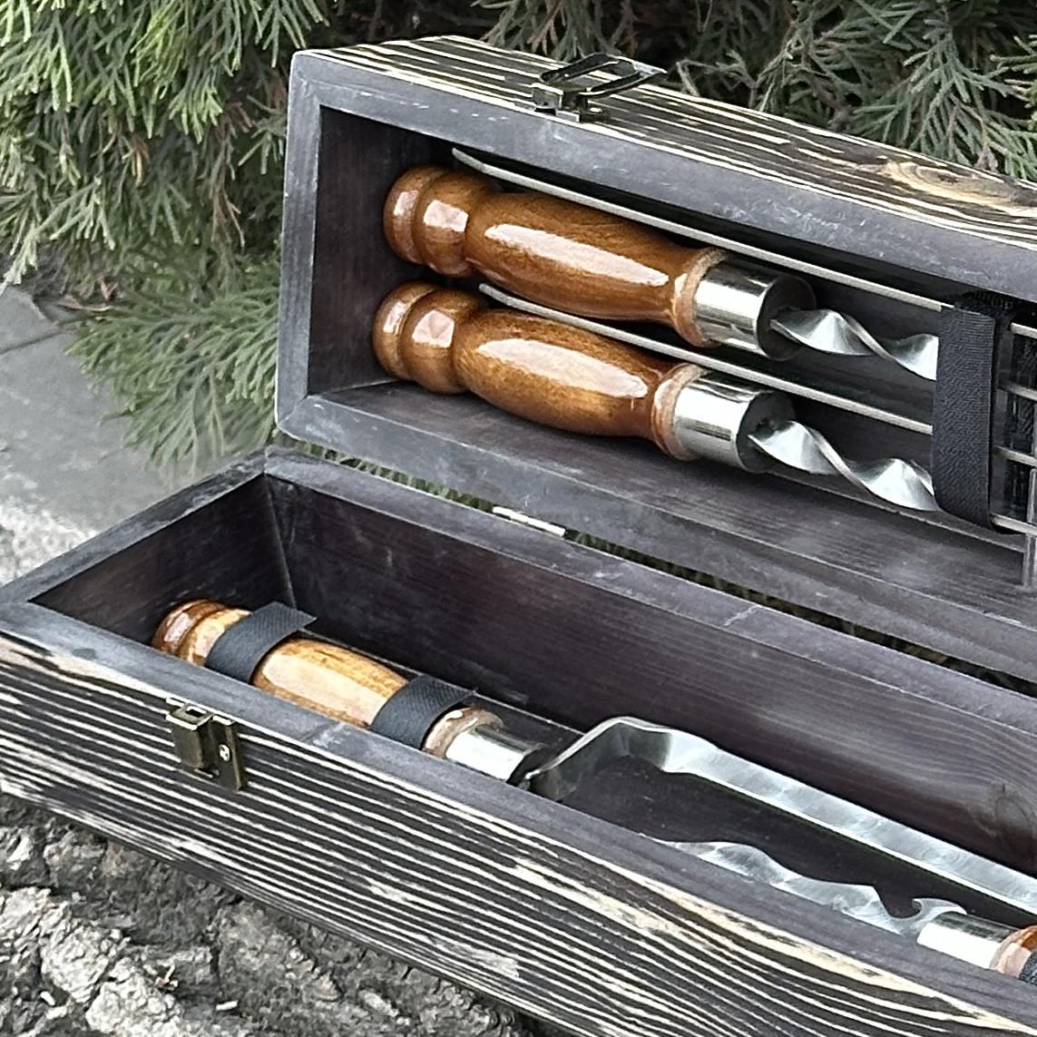 Набор подарочный для барбекю Mzavod ШашлыКейс Темно-коричневый (27728750) - фото 4 Набор подарочный для барбекю Mzavod ШашлыКейс Темно-коричневый (27728750) - фото 4