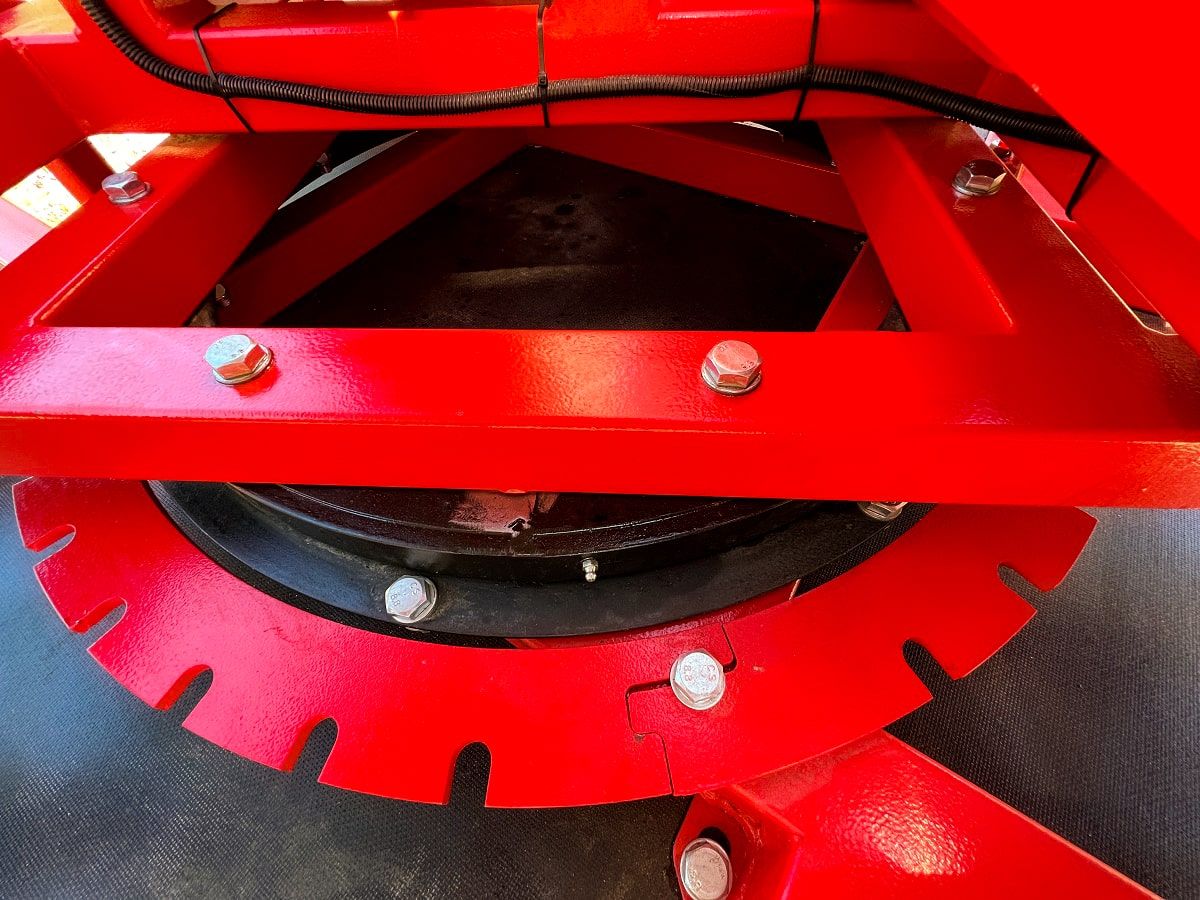 Подрібнювач гілок Arpal на шматки дров з бензиновим двигуном на причепі з поворотною платформою (АМ-200БД-К) - фото 11 Подрібнювач гілок Arpal на шматки дров з бензиновим двигуном на причепі з поворотною платформою (АМ-200БД-К) - фото 11