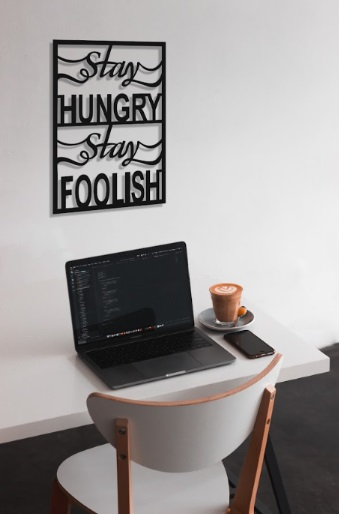 Панно из дерева на стену Decart Stay Hungry Stay FOOLISH Декор в подарок для квартиры дома и офиса 50х34 см
