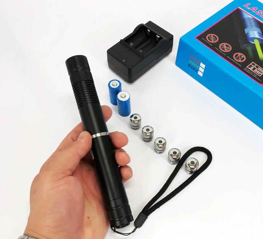 Лазерна указка UKC синій промінь до 50 км акумулятори 2х16340/5 насадок/металевий корпус 10000 мВт Чорний (22981457) - фото 4 Лазерна указка UKC синій промінь до 50 км акумулятори 2х16340/5 насадок/металевий корпус 10000 мВт Чорний (22981457) - фото 4