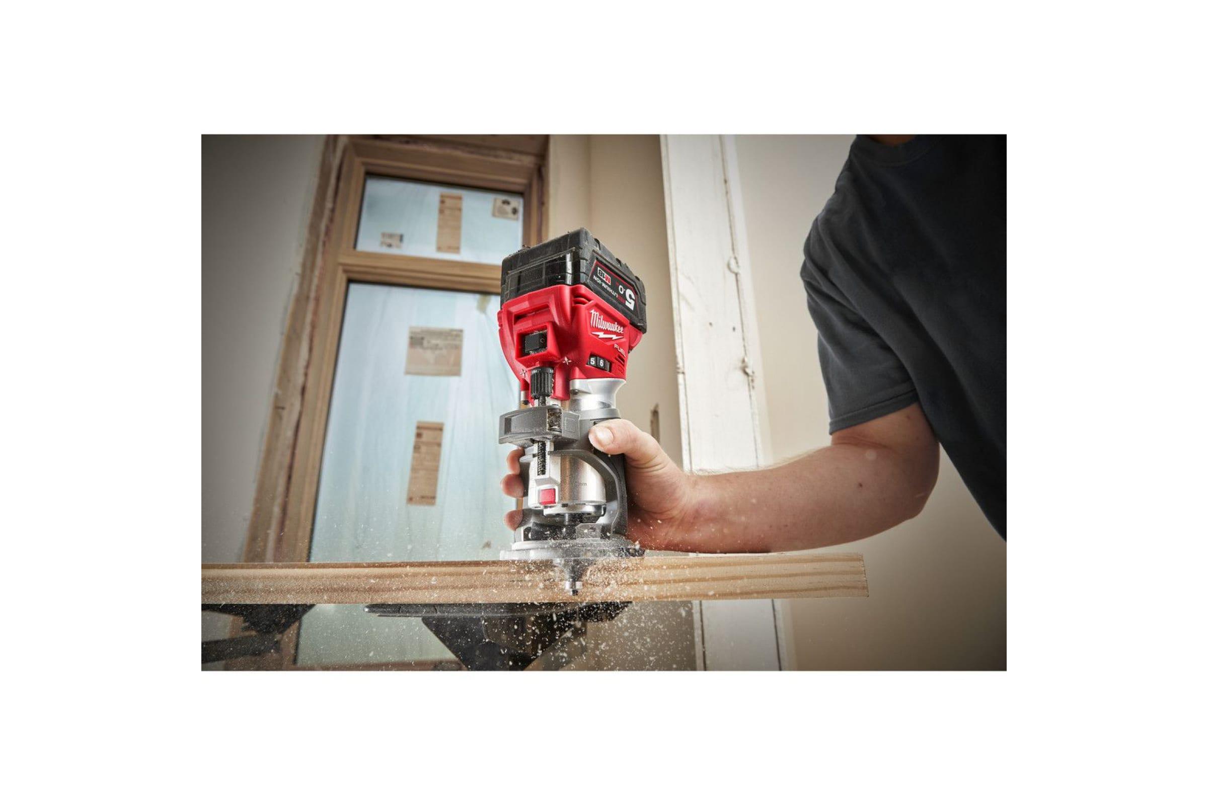 Кромочный фрезер Milwaukee M18 FTR8-0X (4933479073) - фото 9 Кромочный фрезер Milwaukee M18 FTR8-0X (4933479073) - фото 9