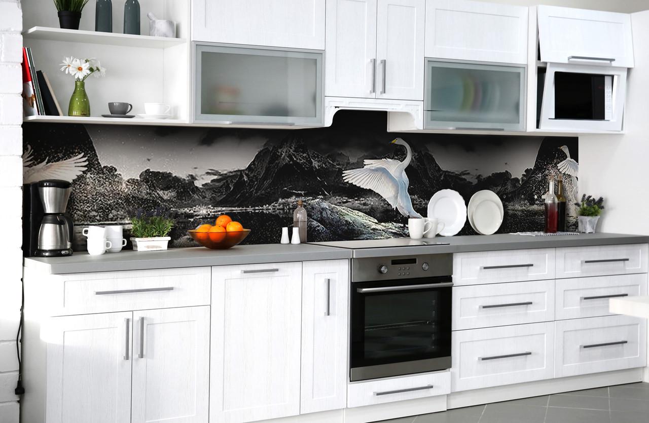 Кухонный фартук Лебеди и горы птицы из самоклеющейся виниловой пленки 60х250 см Черный