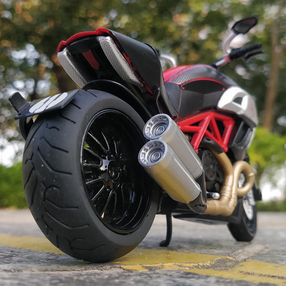 Мотоцикл металопластиковий TK Group Ducati Diavel Carbon 1:12 модель байка (2657083898) - фото 4 Мотоцикл металопластиковий TK Group Ducati Diavel Carbon 1:12 модель байка (2657083898) - фото 4