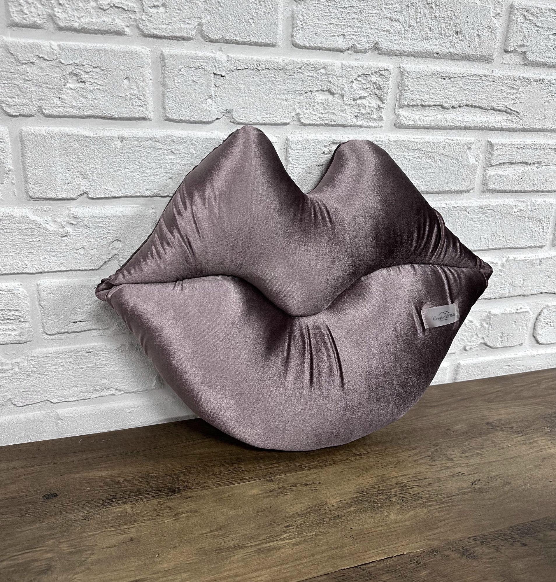Подушка Comfort Home Губы велюровая металлик 35x50 см