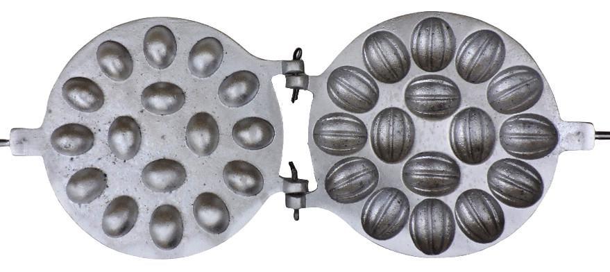 Форма для выпечки алюминиевая Орех 16 с деревянной ручкой