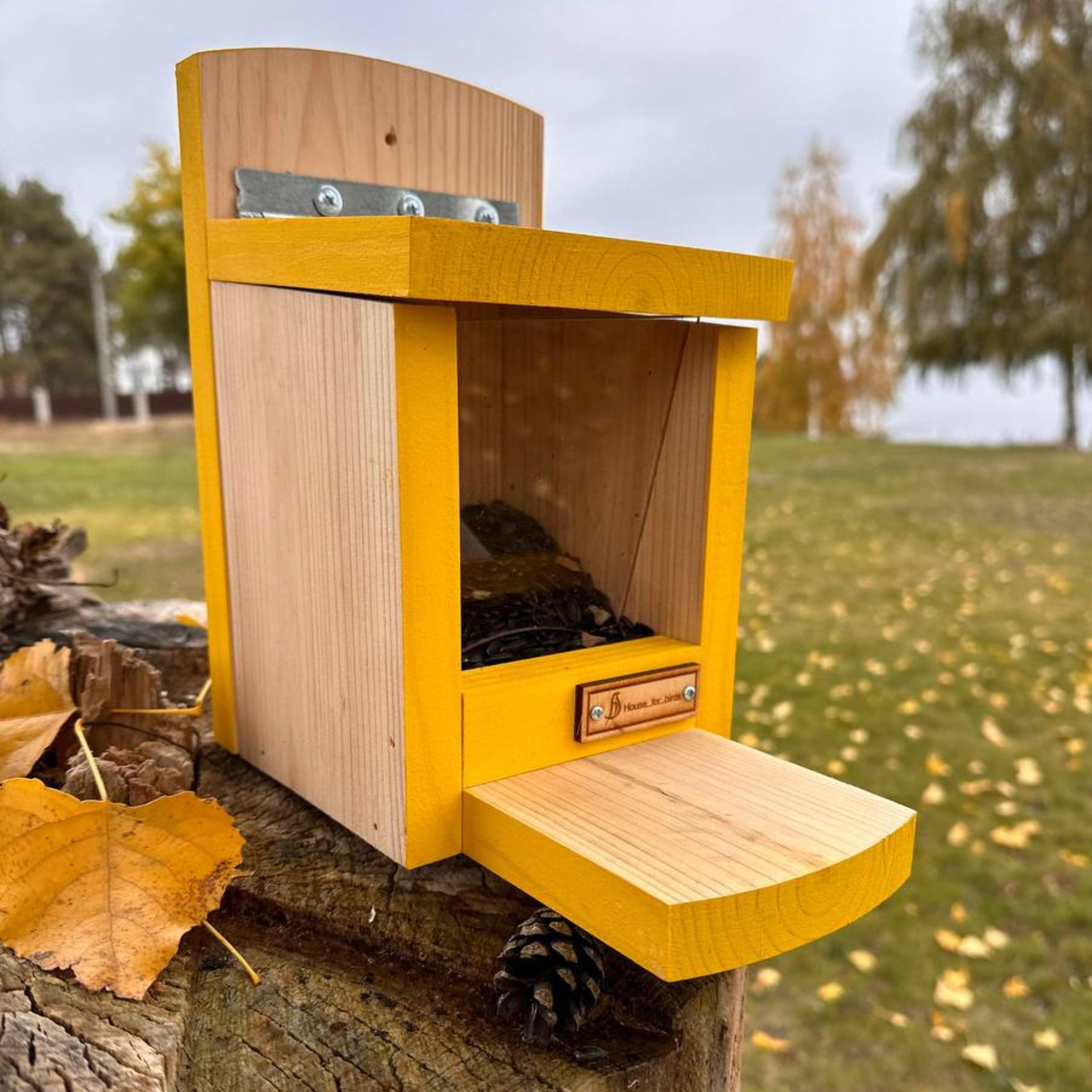 Кормушка садовая для птиц и белок House for birds Желтый
