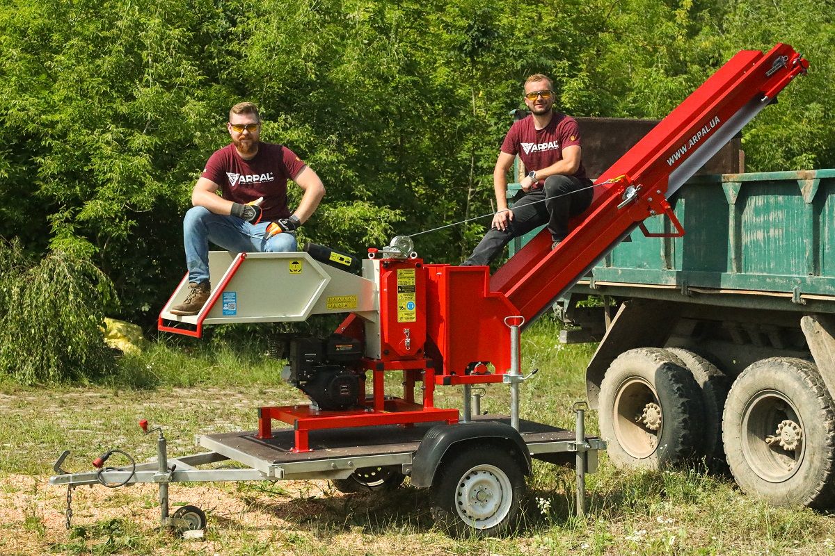 Подрібнювач гілок Arpal на шматки дров з бензиновим двигуном на причепі (АМ-120БД-К) - фото 11 Подрібнювач гілок Arpal на шматки дров з бензиновим двигуном на причепі (АМ-120БД-К) - фото 11