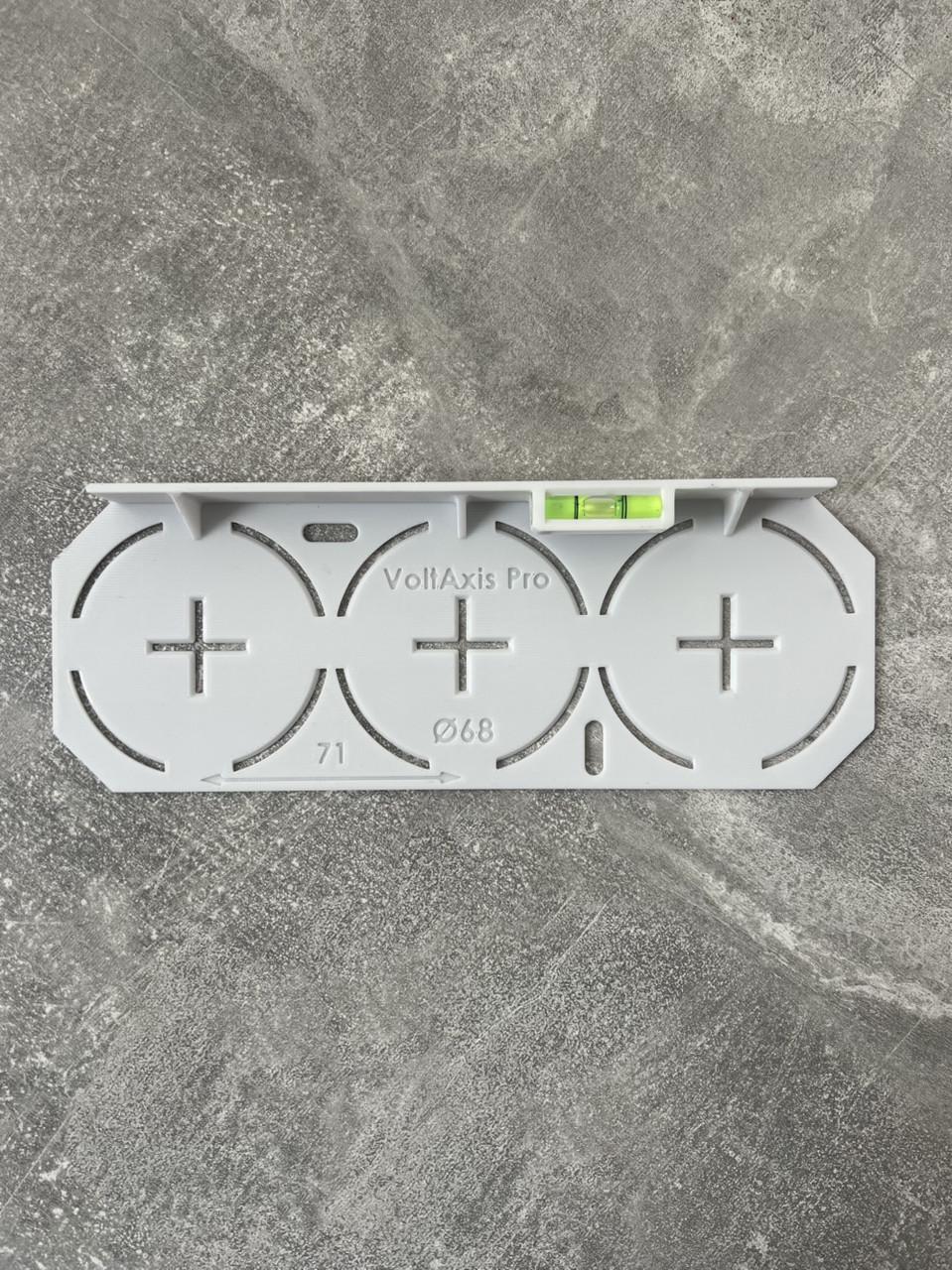 Шаблон кондуктор VoltAxis Pro з рівнем для розмітки підрозетників/розеток та настінних перемикачів на 3 розетки - фото 2