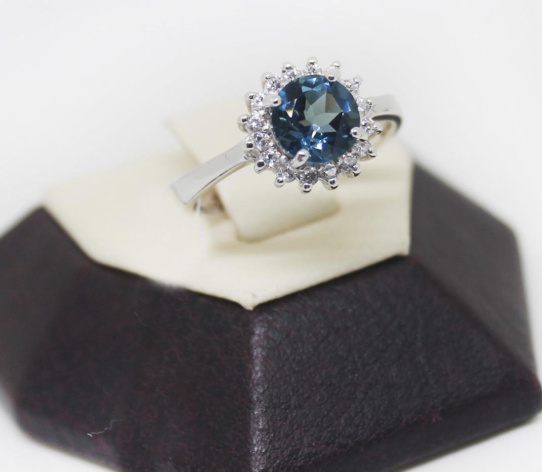 Кольцо серебряное с лондон топазом р. 18 3,39 г (986068125)