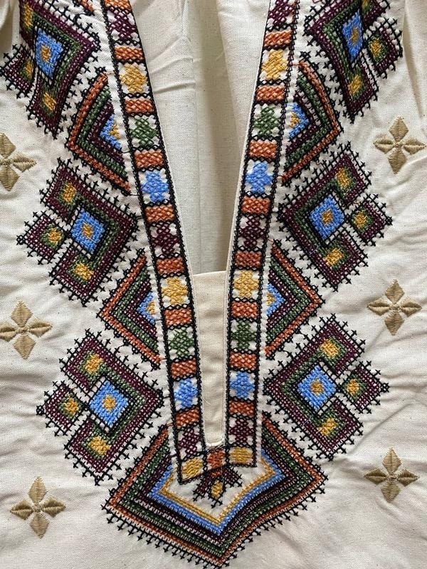 Вышиванка женская с геометрическим орнаментом ESQ 5618 батал 2 в этно стиле - фото 4 Вышиванка женская с геометрическим орнаментом ESQ 5618 батал 2 в этно стиле - фото 4