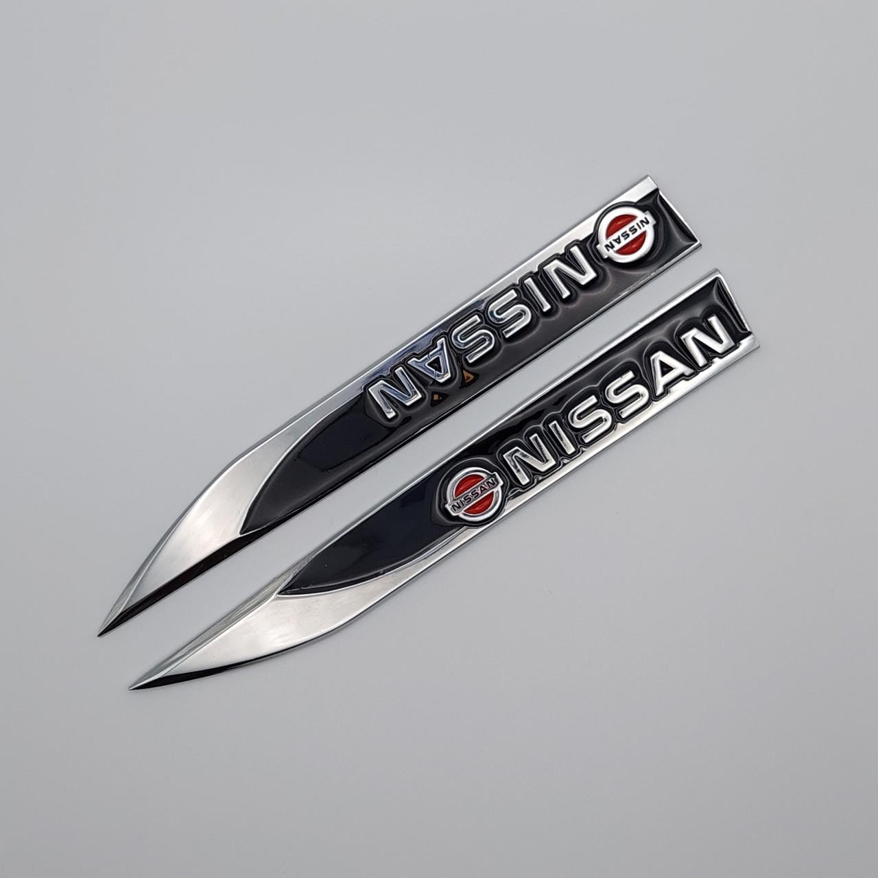 Эмблема на крылья Nissan 15х1,8 см Хром/Черный глянцевый (1726903094)