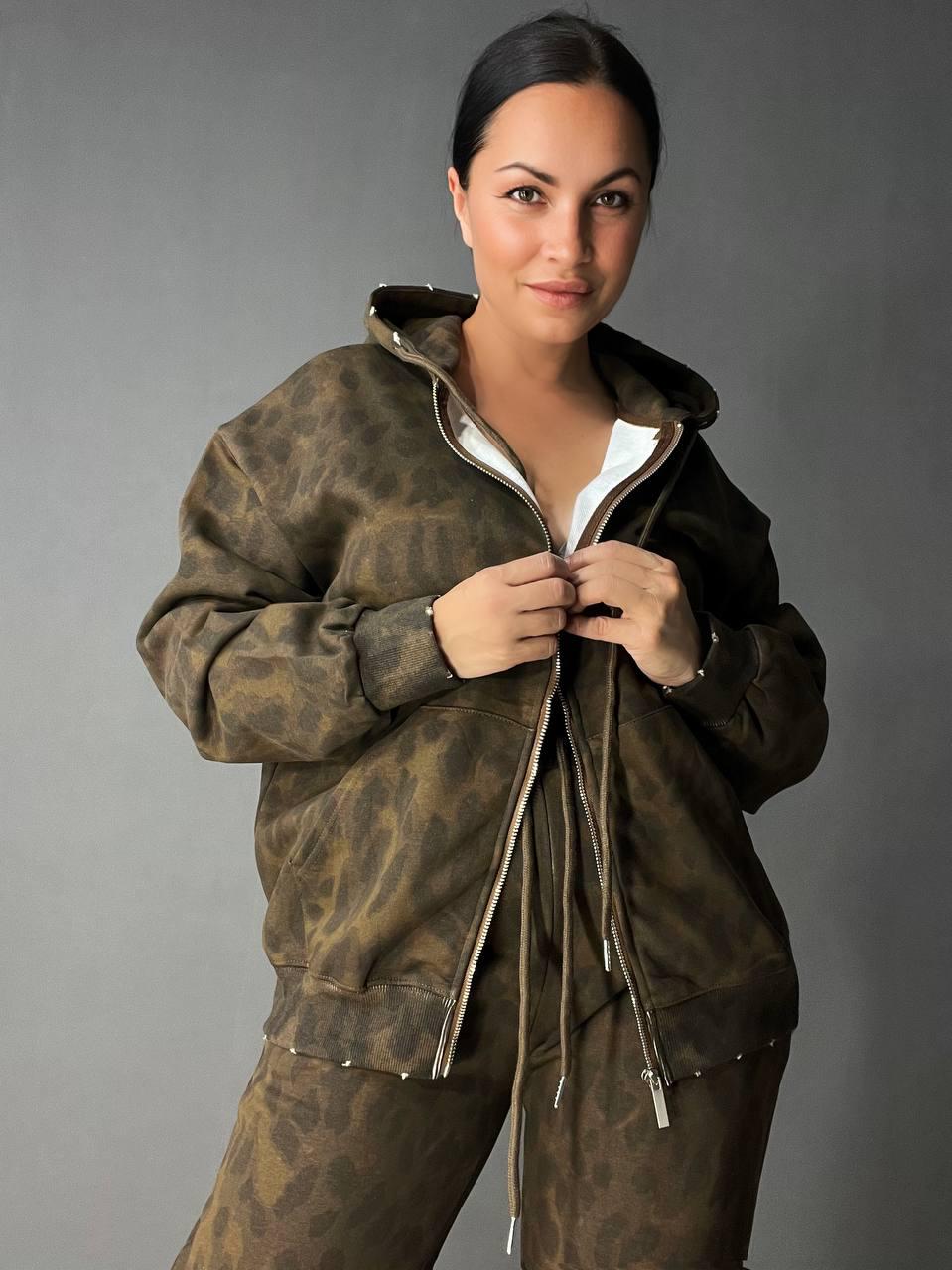 Костюм женский A-N 2749 худи капюшон брюки палаццо леопардовый принт тринитка L Коричневый (2744) - фото 7 Костюм женский A-N 2749 худи капюшон брюки палаццо леопардовый принт тринитка L Коричневый (2744) - фото 7