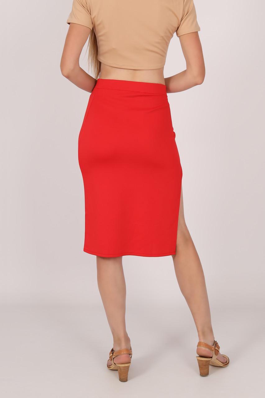 Юбка-карандаш женская по колено трикотажная с разрезом справа по шву однотонная р. 40 Красный (2203775680) - фото 3