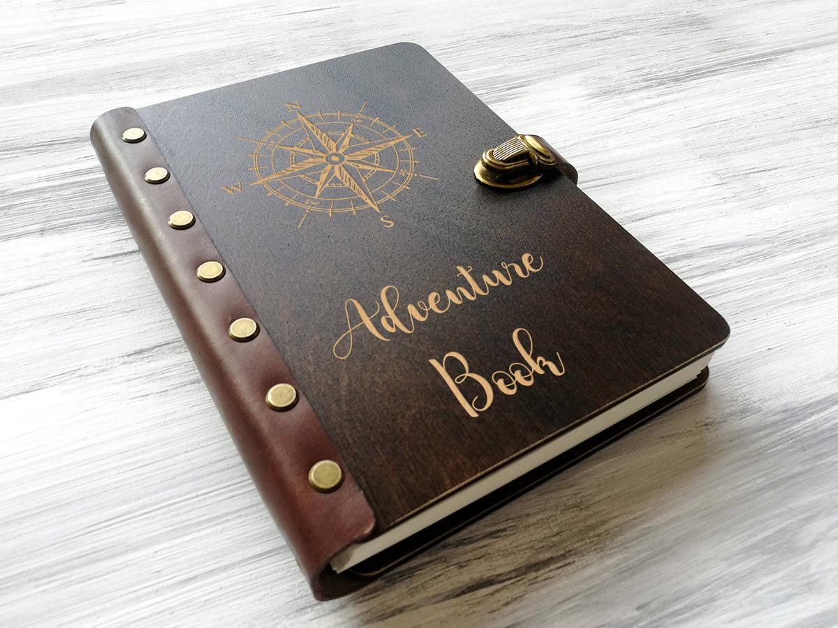 Блокнот для подорожей WoodPresentStudio «Adventure book» в дерев'яній обкладинці 100 аркушів чорні без лінівки Темне дерево - фото 2 Блокнот для подорожей WoodPresentStudio «Adventure book» в дерев'яній обкладинці 100 аркушів чорні без лінівки Темне дерево - фото 2