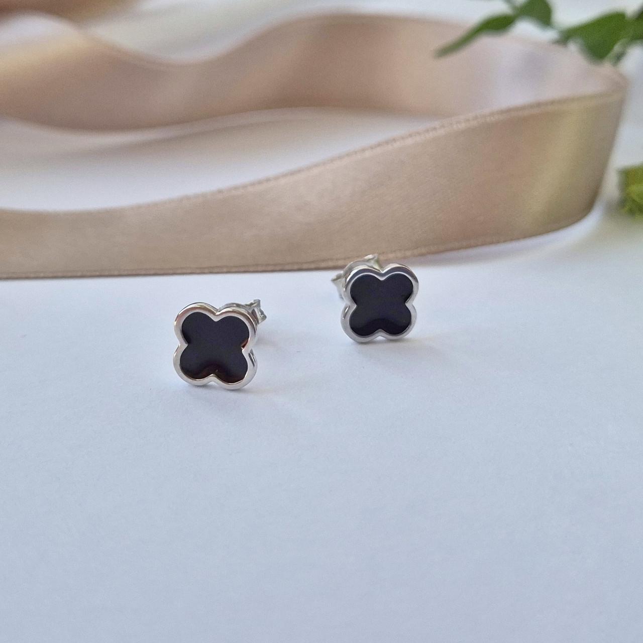 Гвоздики на закрутках клевер с черной эмалью серебро 925 пробы 1,46 г (957сбз)