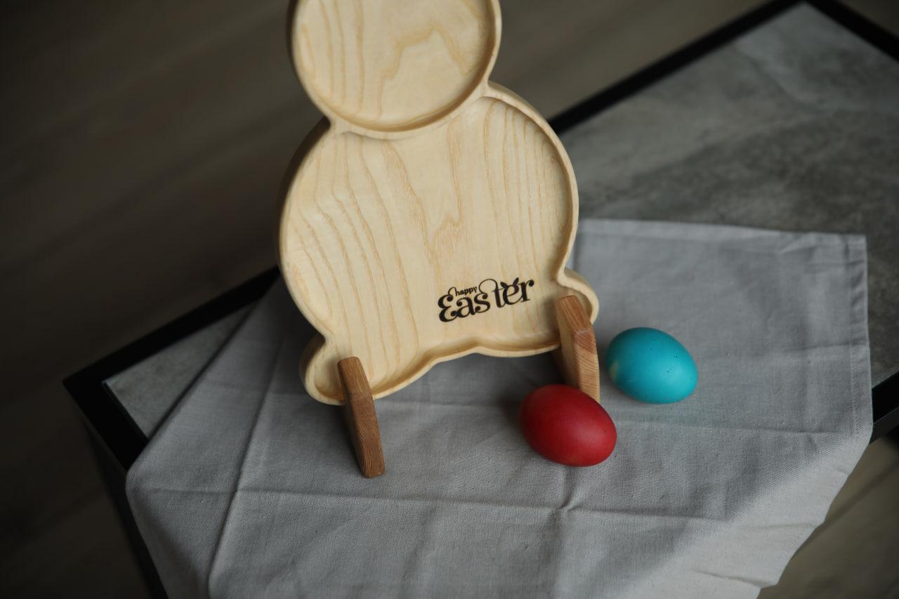 Декор на великодній стіл менажниця ясенева Великодній кролик 18х36х2 см (WDE-12.1) - фото 2 Декор на великодній стіл менажниця ясенева Великодній кролик 18х36х2 см (WDE-12.1) - фото 2