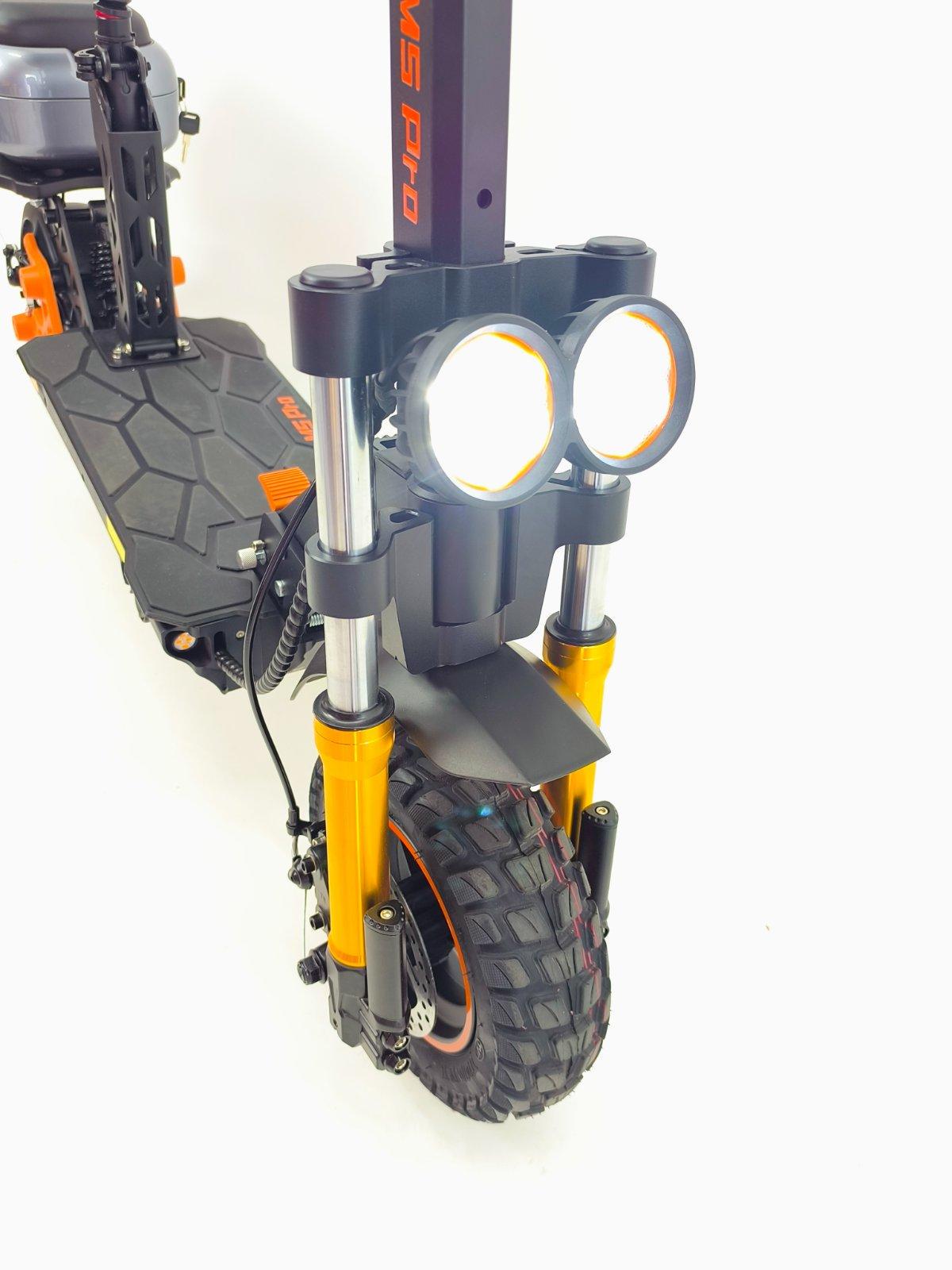 Электросамокат с сидением Cruzzer M5 PRO 2000W 48V 21Ah - фото 3 Электросамокат с сидением Cruzzer M5 PRO 2000W 48V 21Ah - фото 3