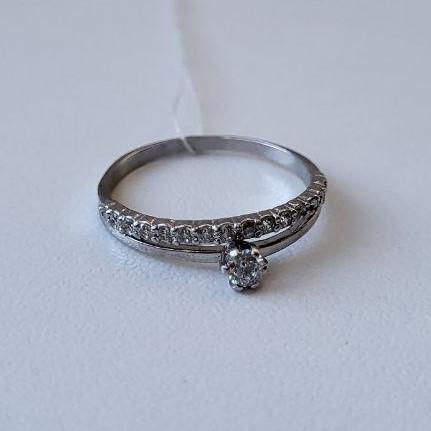 Кольцо с камнями из серебра р. 17