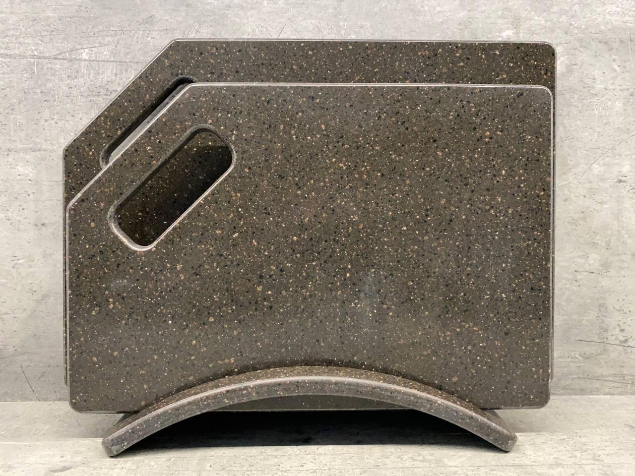 Набір дощок кухонних Cacao Umber із штучного каменю на підставці 2 шт. (225) Набір дощок кухонних Cacao Umber із штучного каменю на підставці 2 шт. (225)