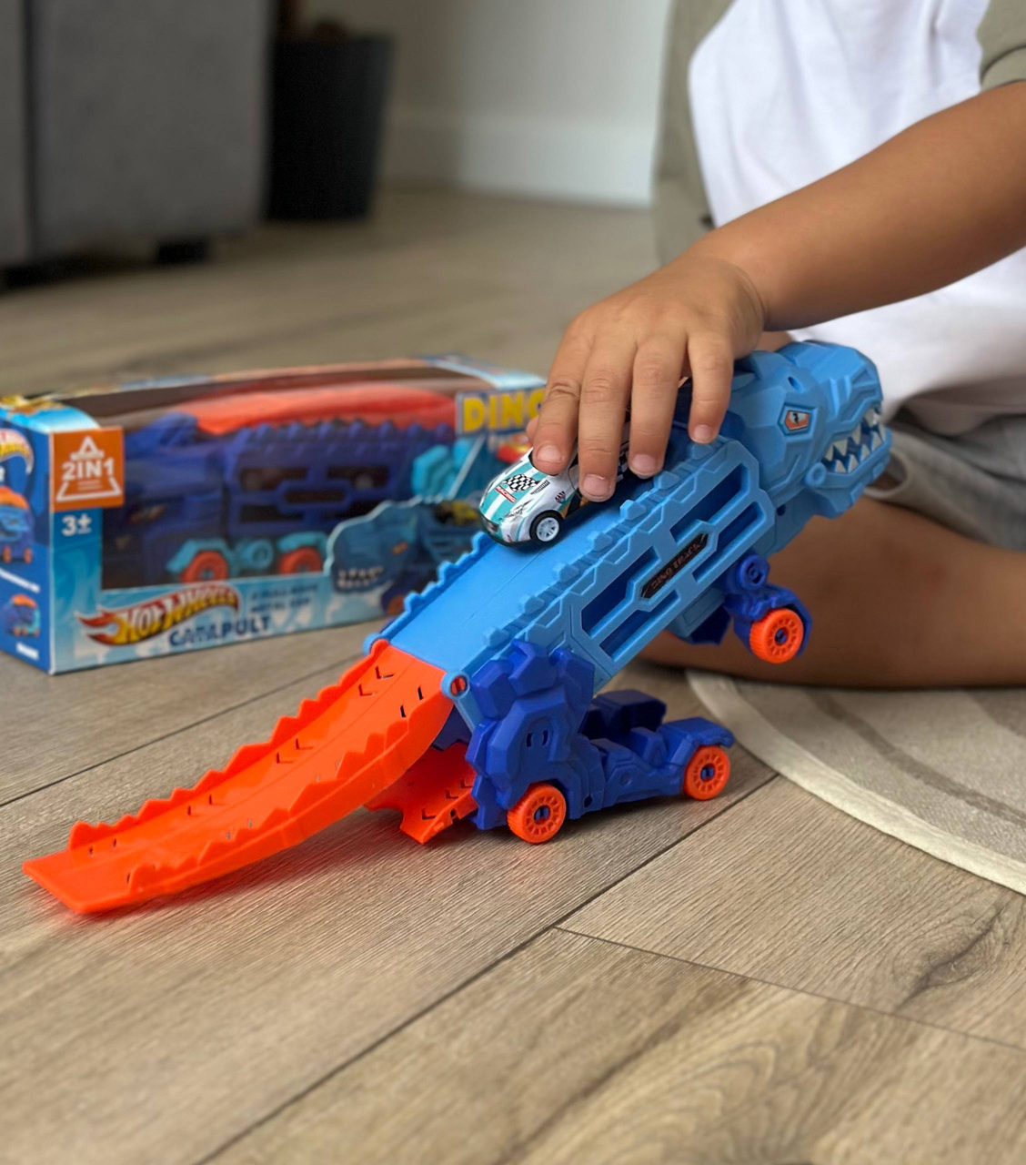 Трейлер-трансформер з механічним запуском машинок Dino Y2155A та 2 інерційні машинки (2761159533) - фото 4