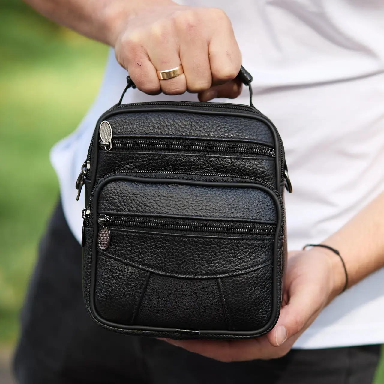 Сумка-барсетка через плечо с ручкой кожаная мужская Tiding Bag 17x21x9 см Черный - фото 4 Сумка-барсетка через плечо с ручкой кожаная мужская Tiding Bag 17x21x9 см Черный - фото 4