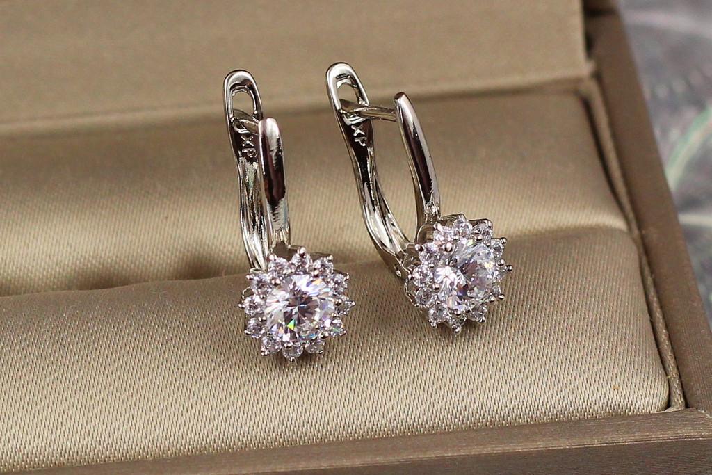 Сережки Xuping Jewelry Хризантема 1,7 см Сріблястий - фото 2