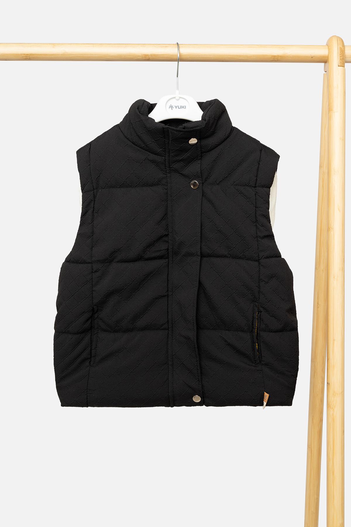 Жилет утепленный для девочки 104 см Черный