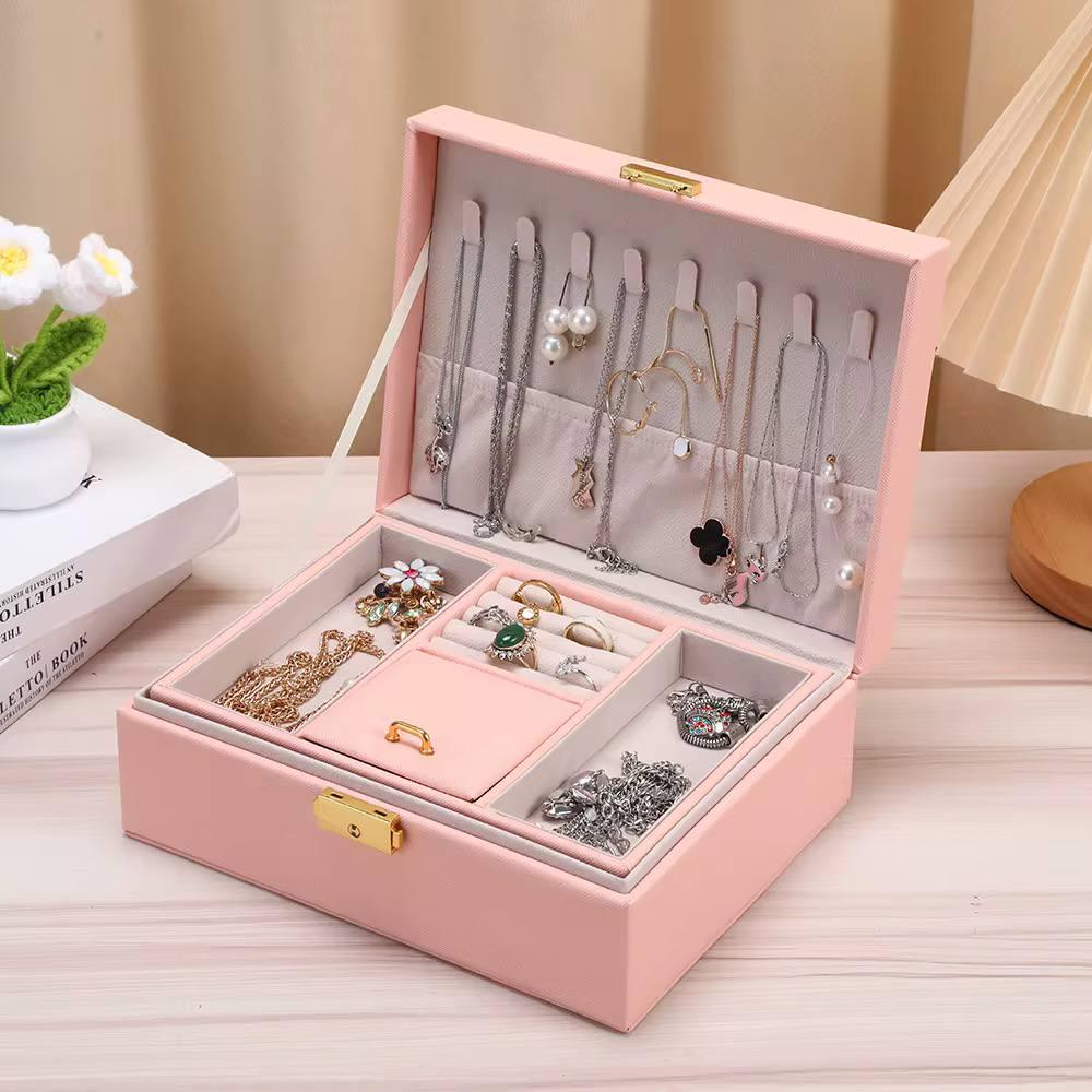 Органайзер для прикрас зі шкірозамінника на замку двоярусний 23х17,5х8,5 см Рожевий (ST0401) - фото 3 Органайзер для прикрас зі шкірозамінника на замку двоярусний 23х17,5х8,5 см Рожевий (ST0401) - фото 3