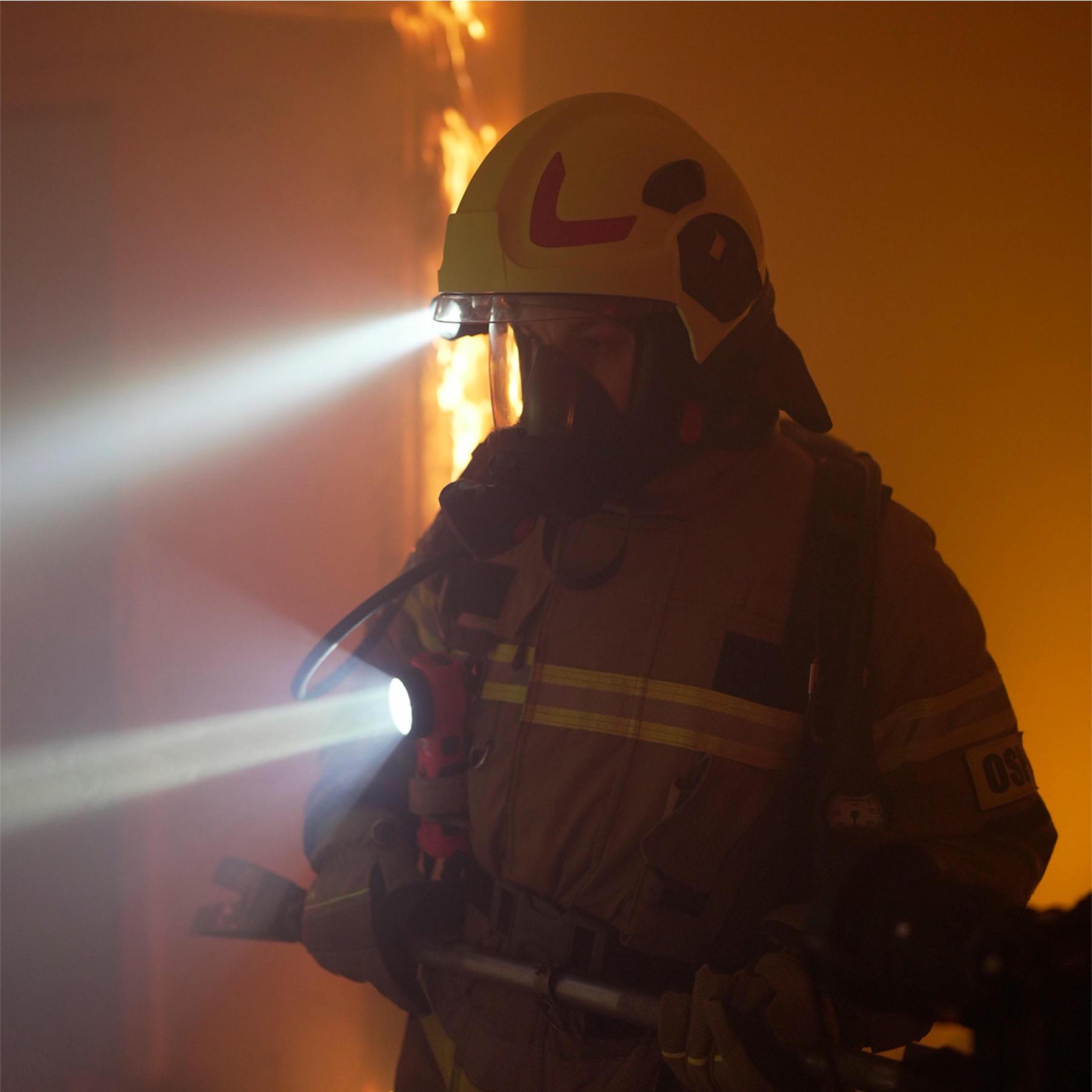 Фонарь пожарный Mactronic M-Fire Guardian XW 240 Lm Ex-ATEX (PHH0235) - фото 10 Фонарь пожарный Mactronic M-Fire Guardian XW 240 Lm Ex-ATEX (PHH0235) - фото 10